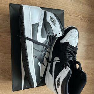 Air Jordan 1 Retro High OG "Black & White"